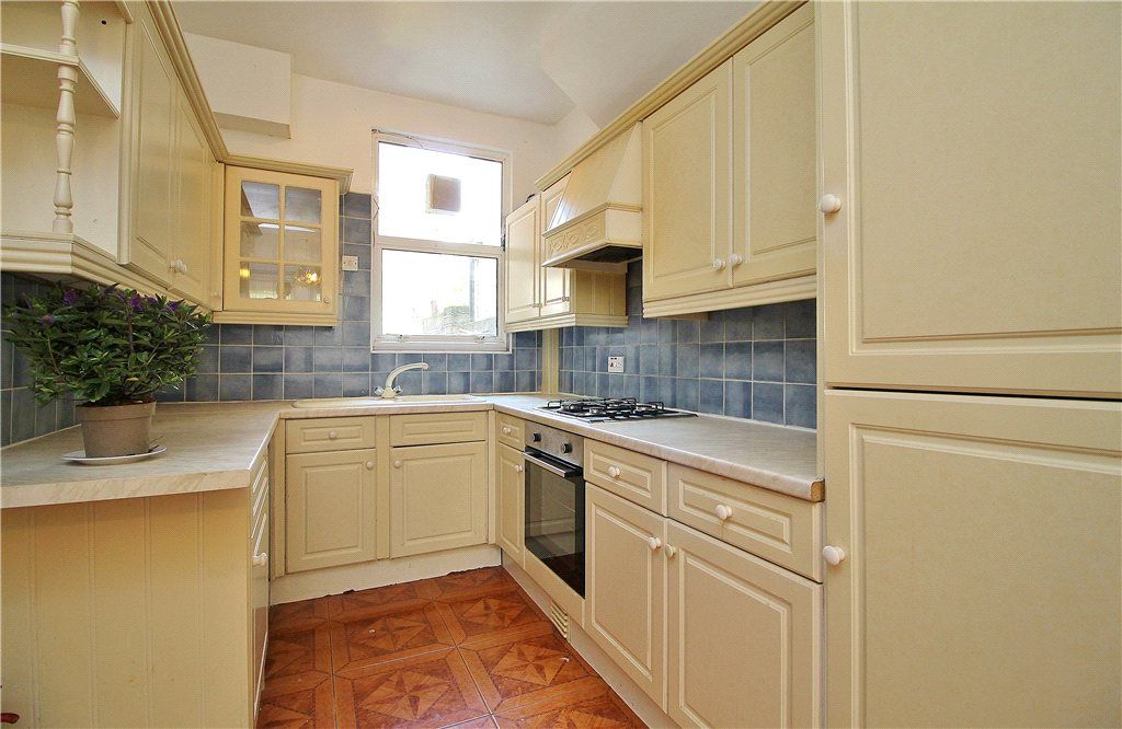 Property photo 3 of 8 Kitchen