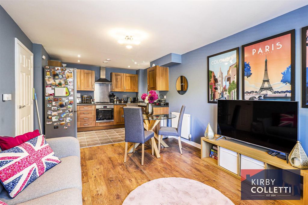 Property photo 2 of 13 Lounge/Kithcen