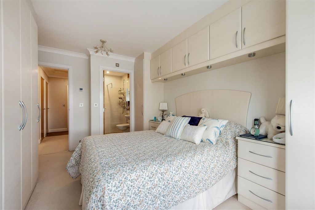 Additional image 10 of 2 bed flat for saleTudor Court, Bramshott Place, Liphook GU30