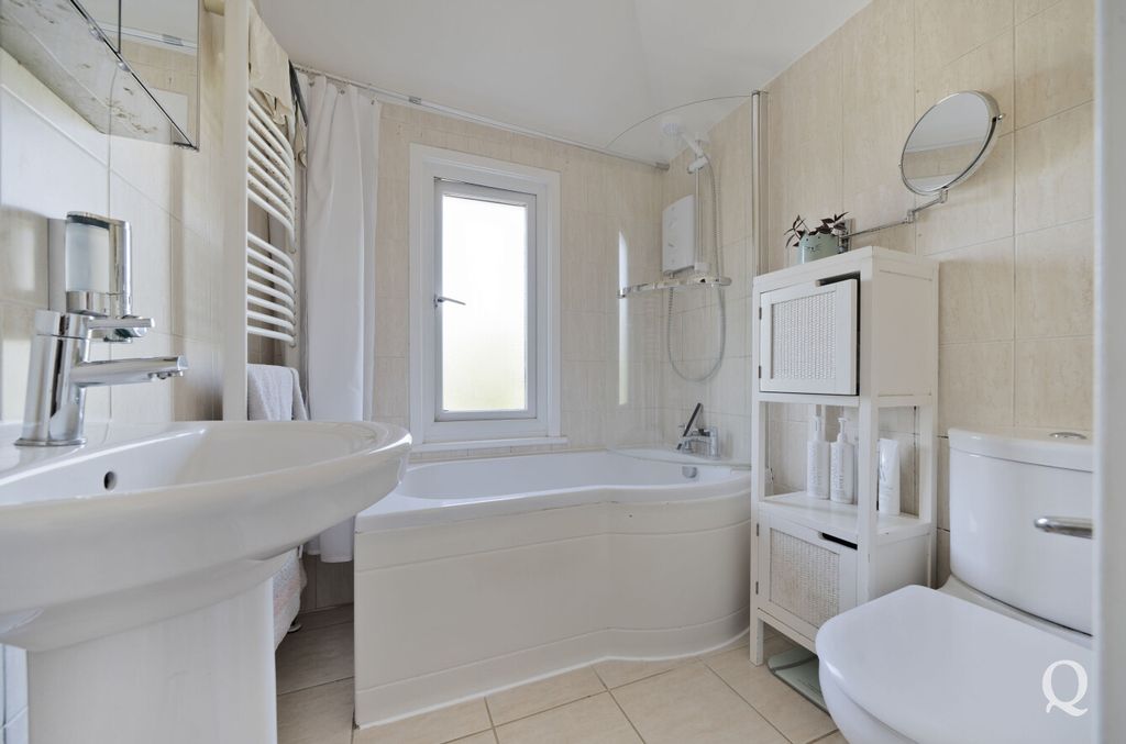 Property photo 3 of 24 E0c2c406-854d-424...