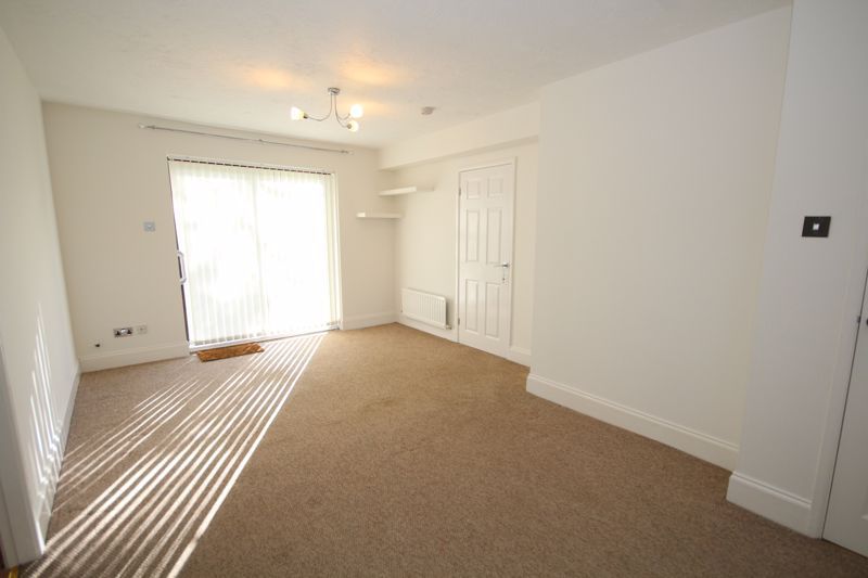Property photo 2 of 9 Lounge / Dining Area