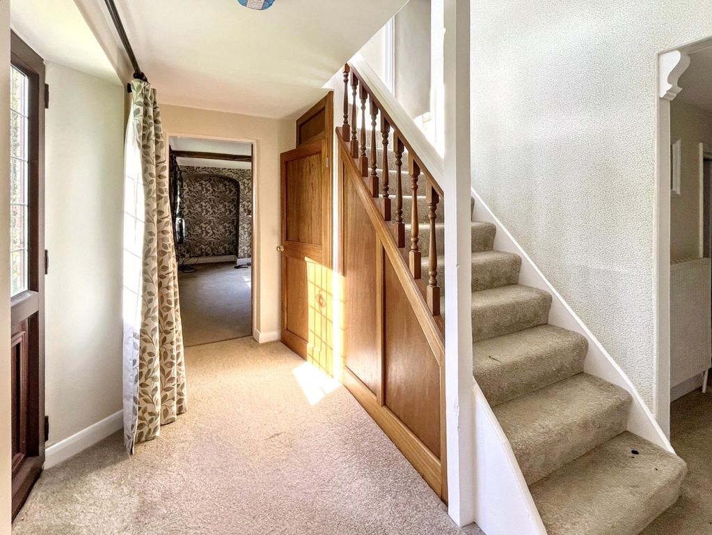 Property photo 3 of 23 Entrance Hallway