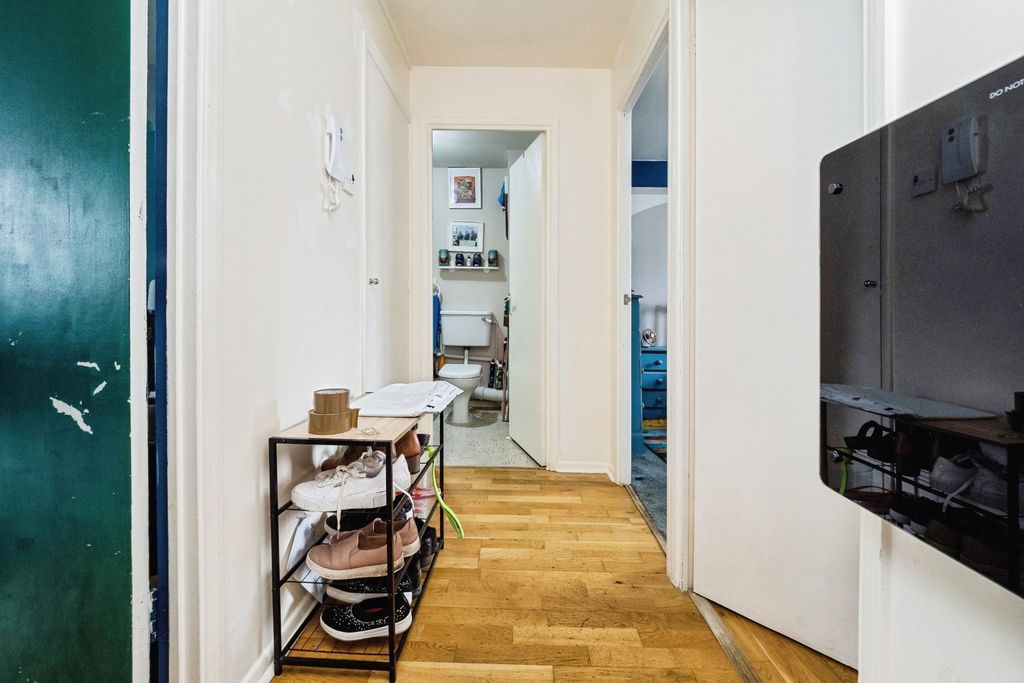 Property photo 2 of 16 Hallway