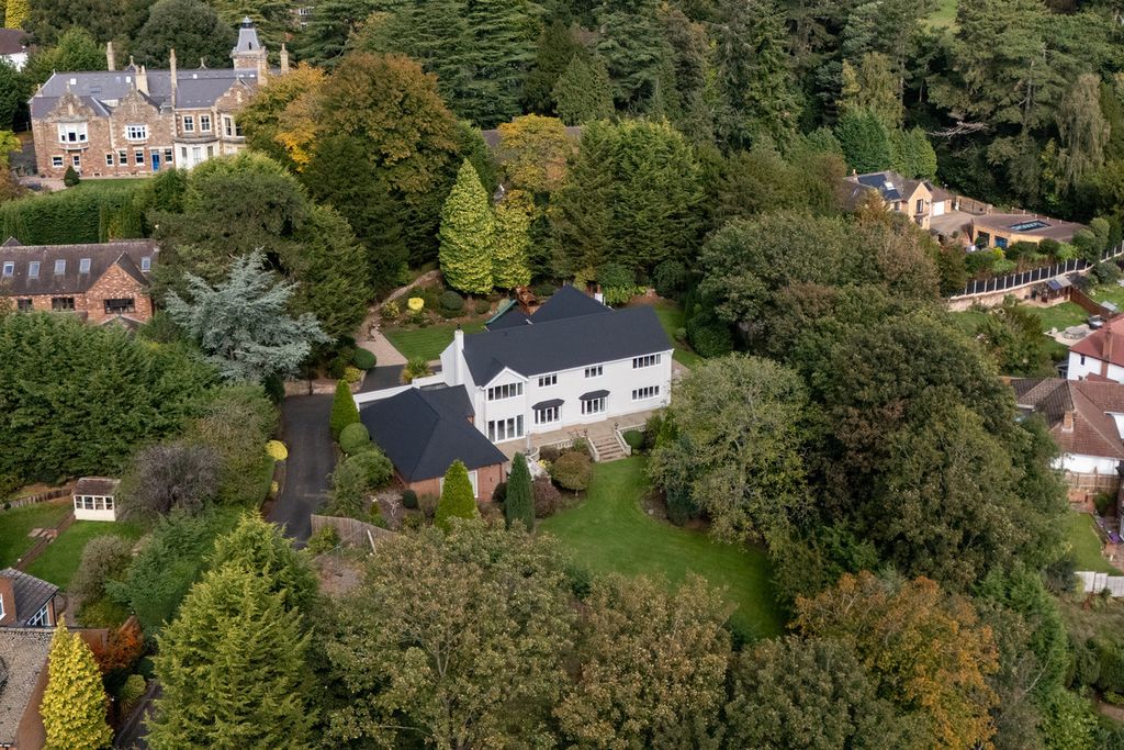 Property photo 2 of 42