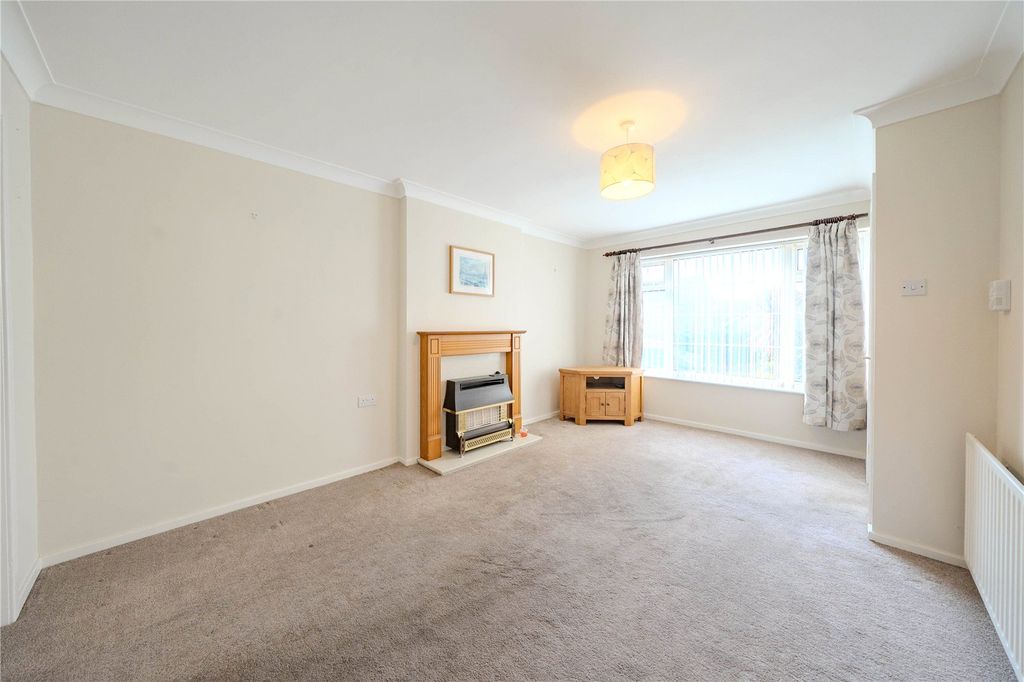 Property photo 2 of 13 Lounge