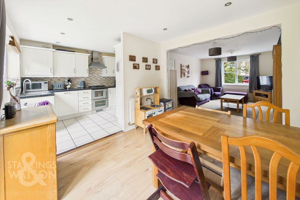 Property photo 1 of 27