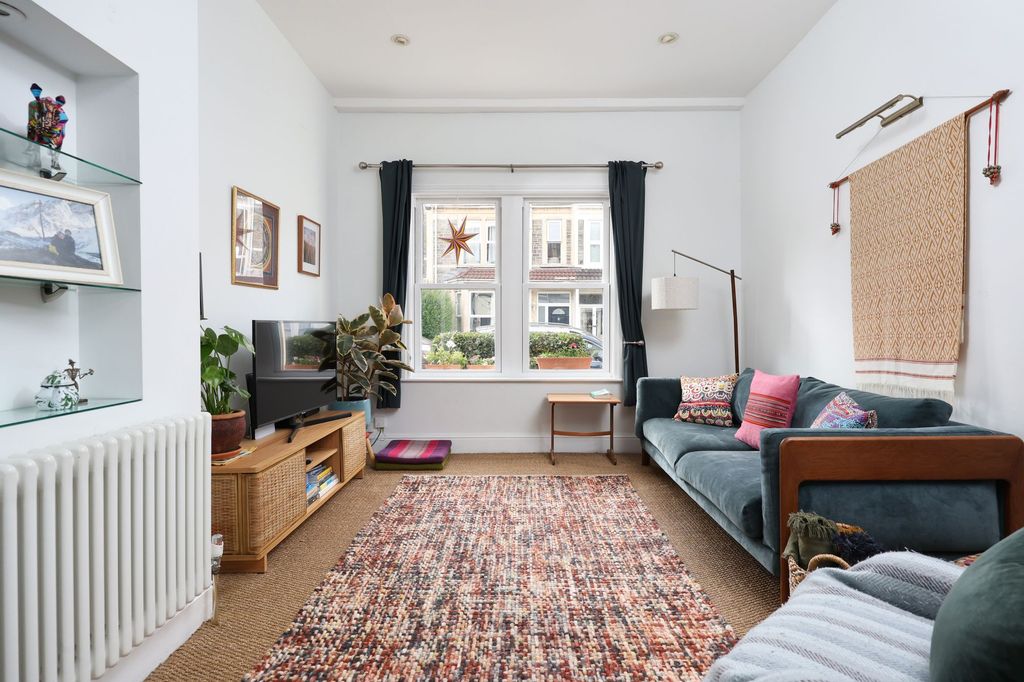 Property photo 1 of 28