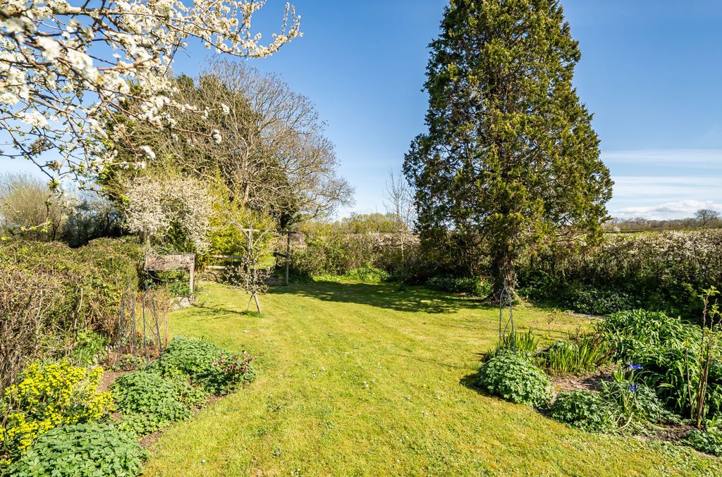 Property photo 2 of 25 1432155-26-69Cecc...