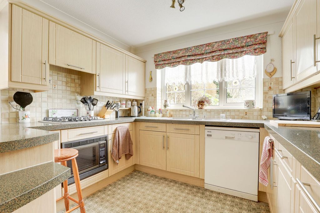 Property photo 3 of 33