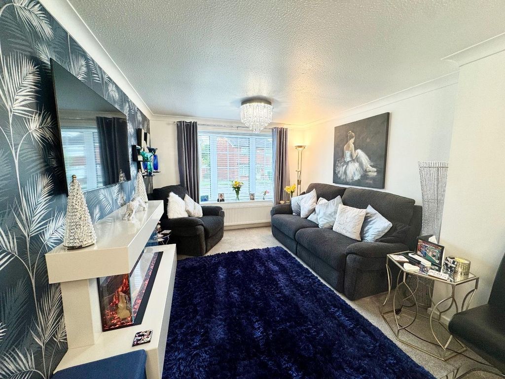 Property photo 2 of 14 Lounge