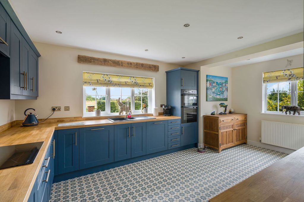 Property photo 2 of 51