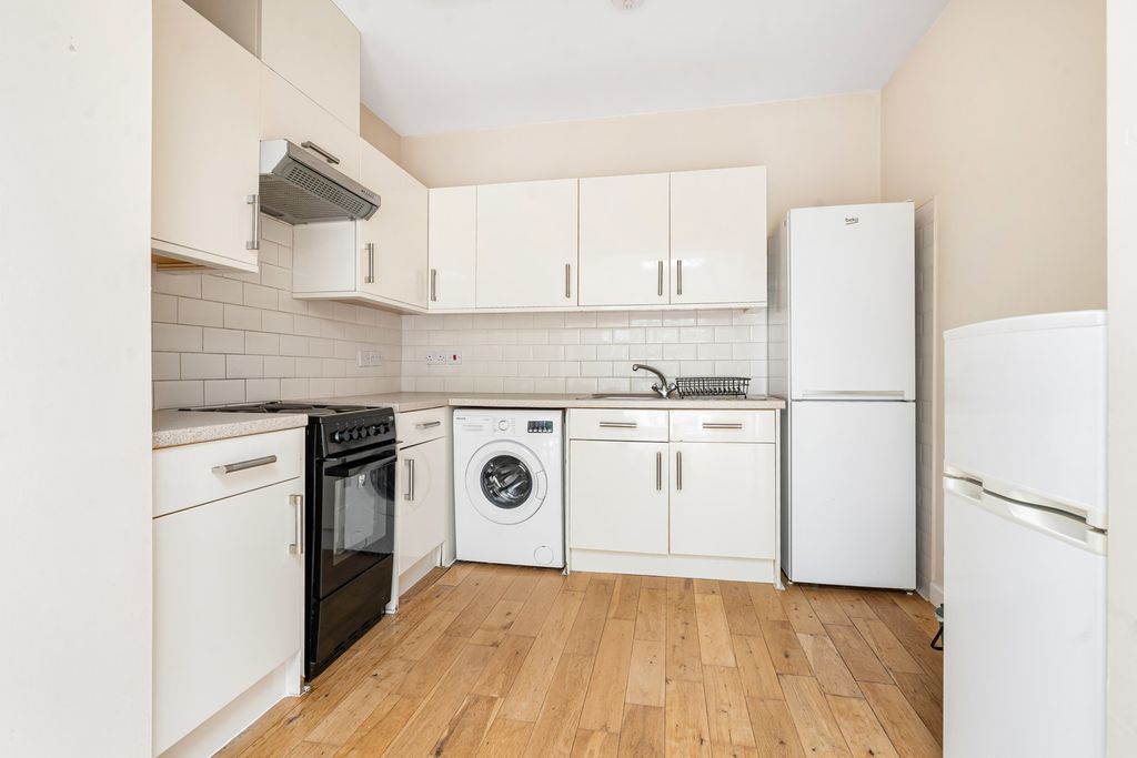 Property photo 3 of 20 Reception/Kitchen