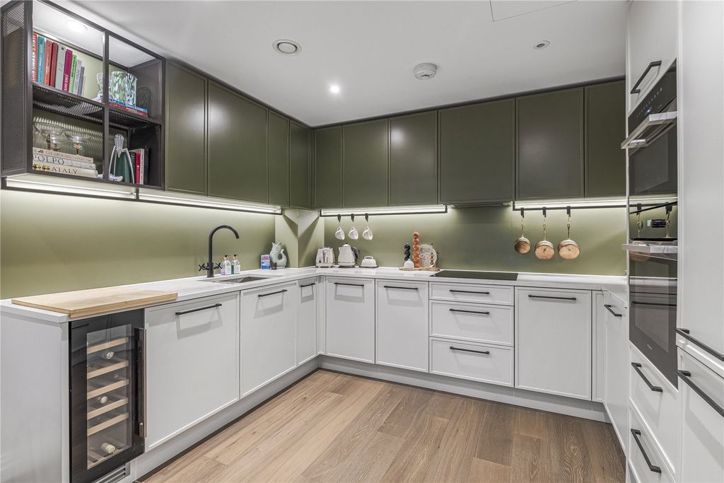 Property photo 3 of 22 Kitchen