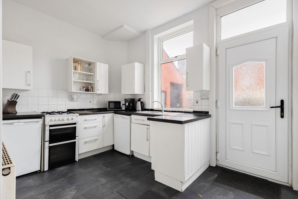 Property photo 3 of 13 Kitchen
