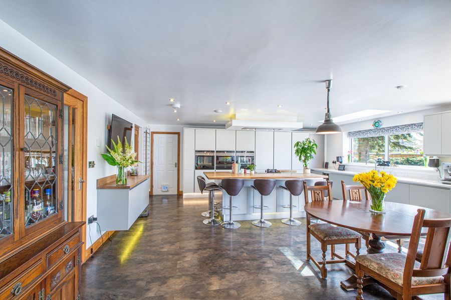 Property photo 2 of 31