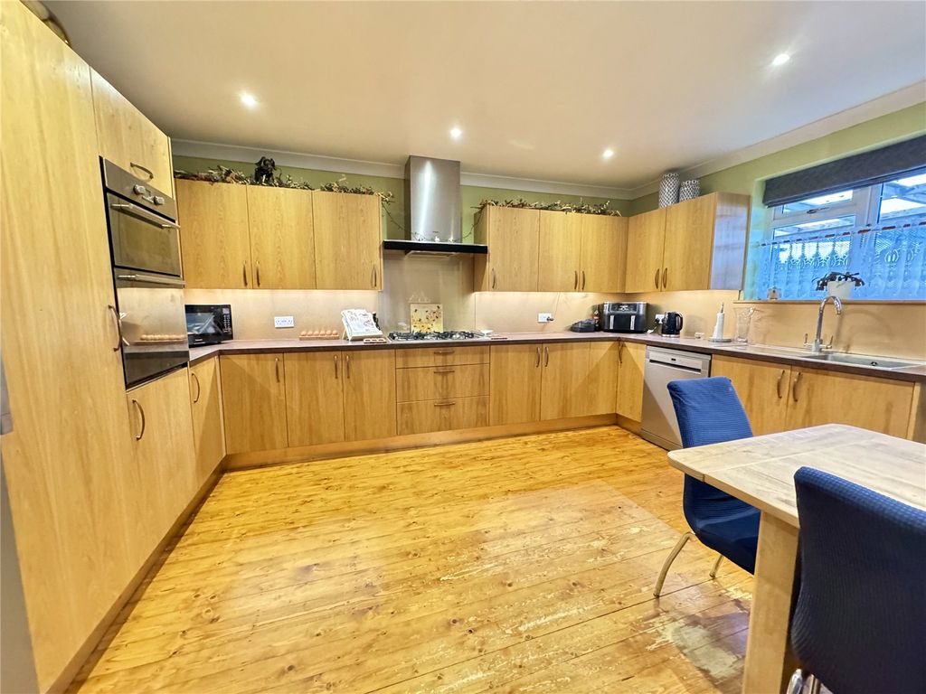 Property photo 3 of 27 Picture No. 19