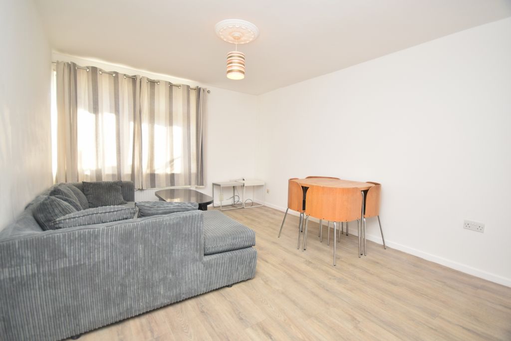 Property photo 3 of 9 Lounge