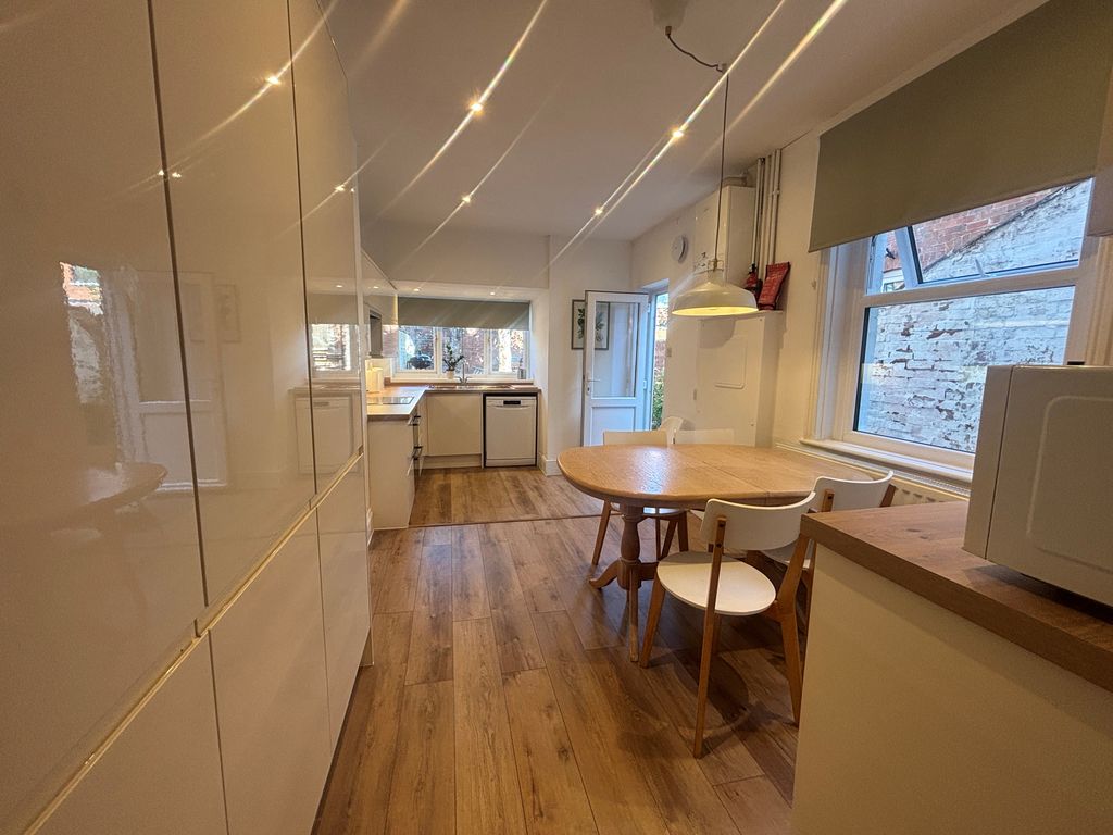 Property photo 3 of 14 Kitchen