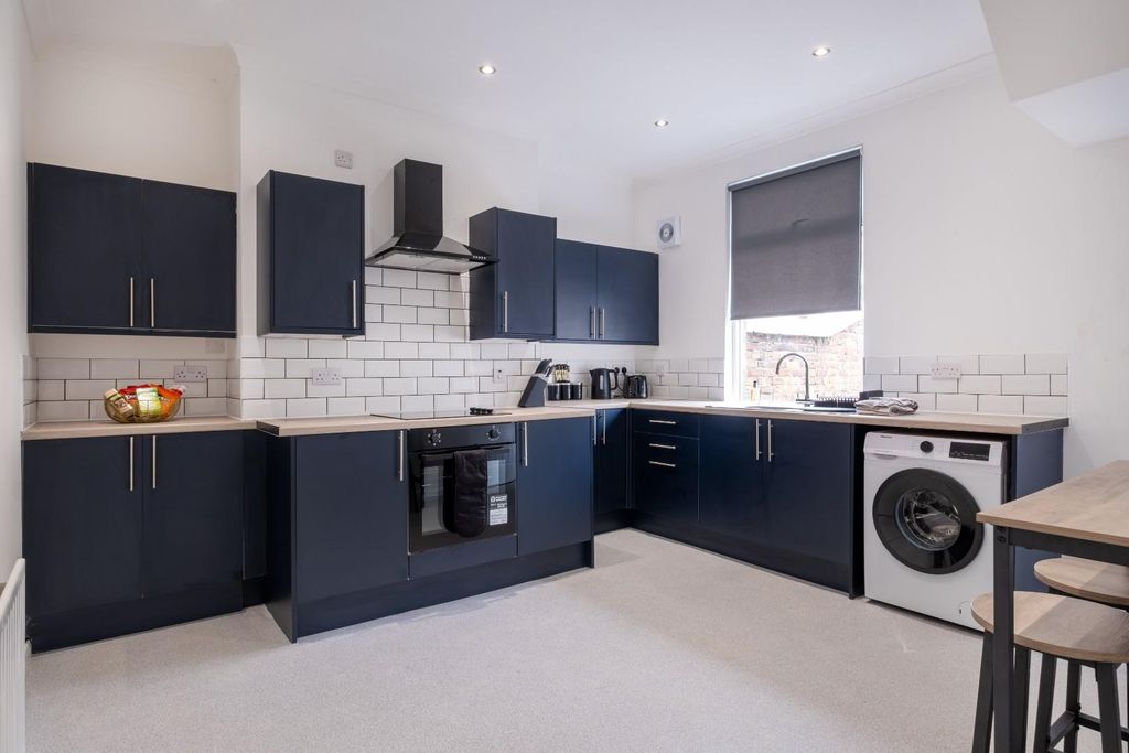 Property photo 1 of 14 2. Kitchen Photo.Jpg