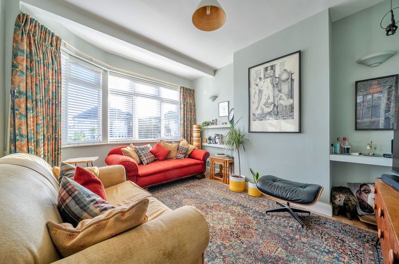 Property photo 2 of 23 Lounge