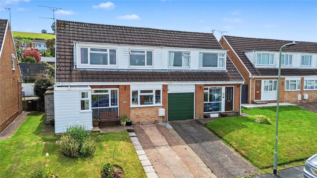 Property photo 1 of 11 16 Alstone Road