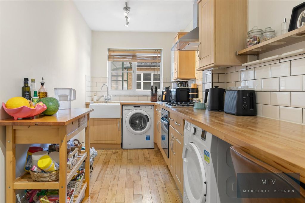 Property photo 2 of 12 Croham Road F1 32 MV-5.Jpg