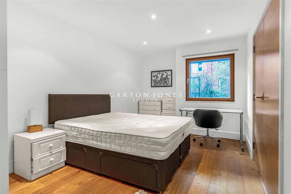 Property photo 3 of 12 Bedroom.Jpg