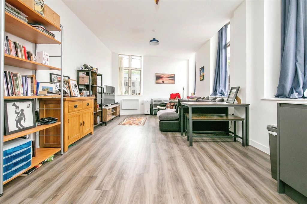 Property photo 3 of 12 Picture No. 10