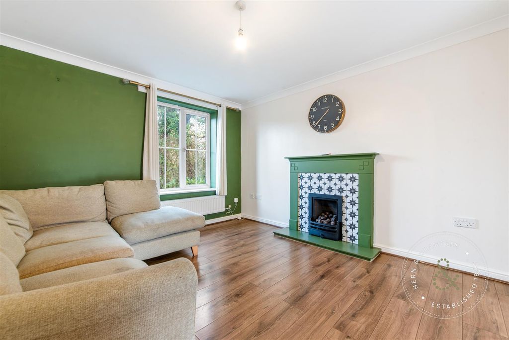 Property photo 3 of 32 Wicken-Close-15.Jpg