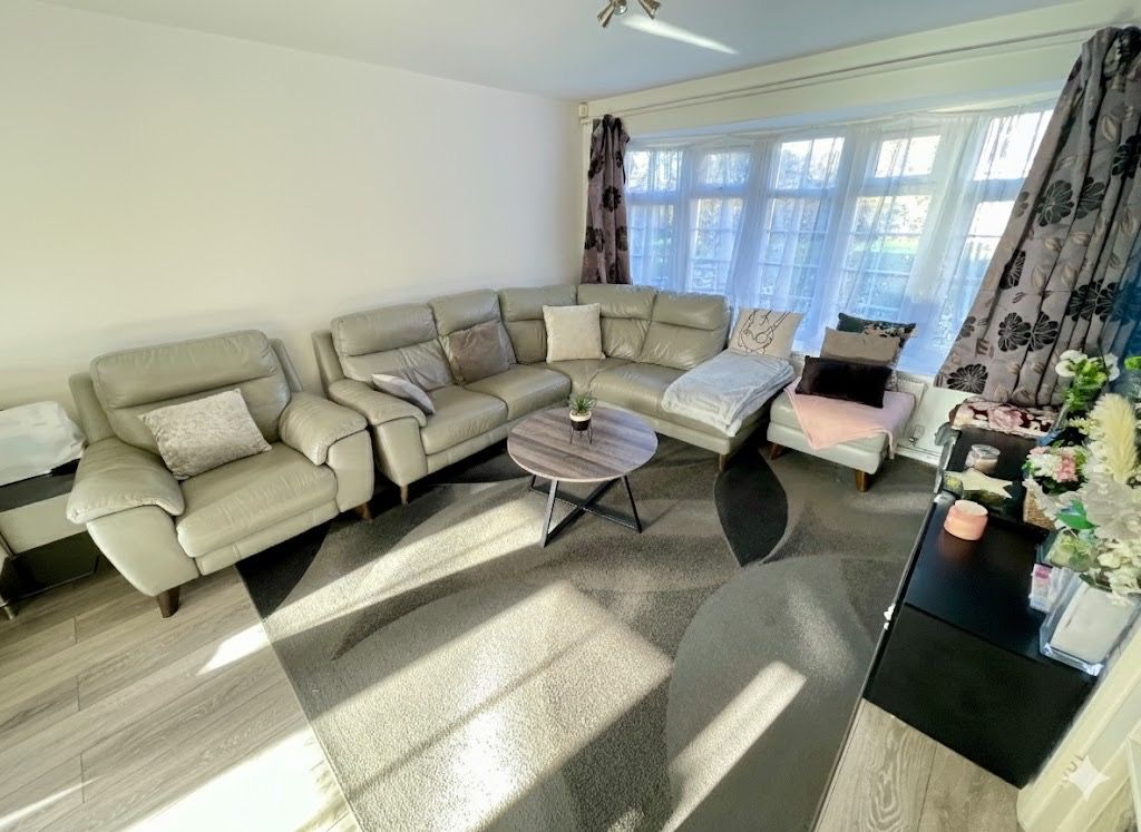 Property photo 3 of 13 4696973