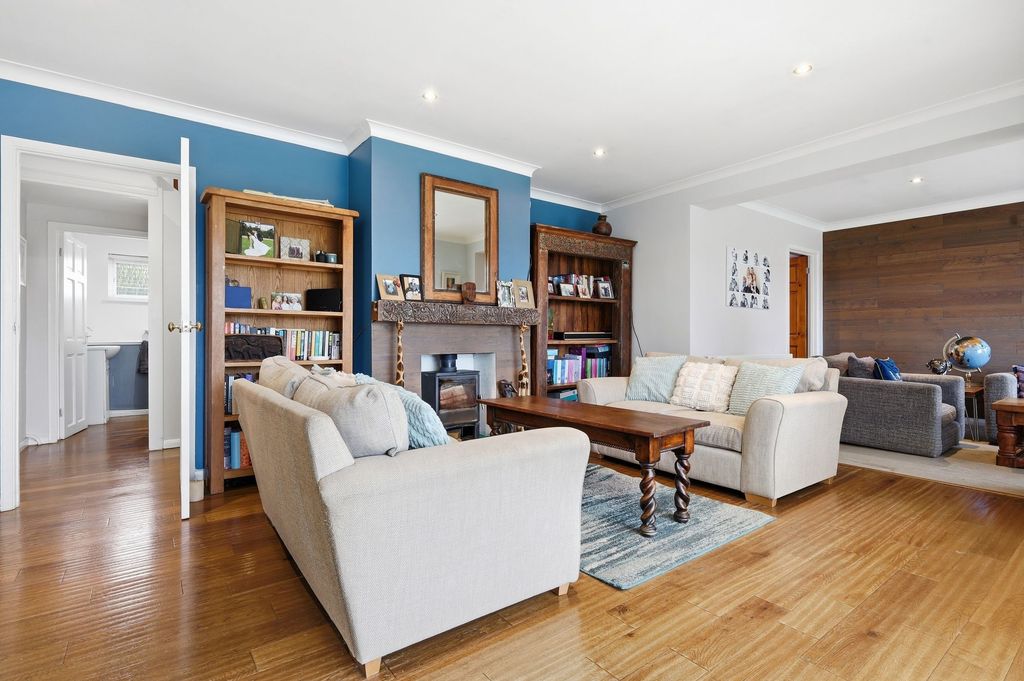 Property photo 3 of 25