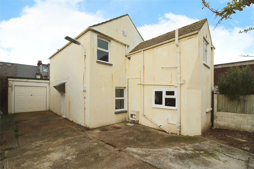 Property photo 1 of 10 Front
