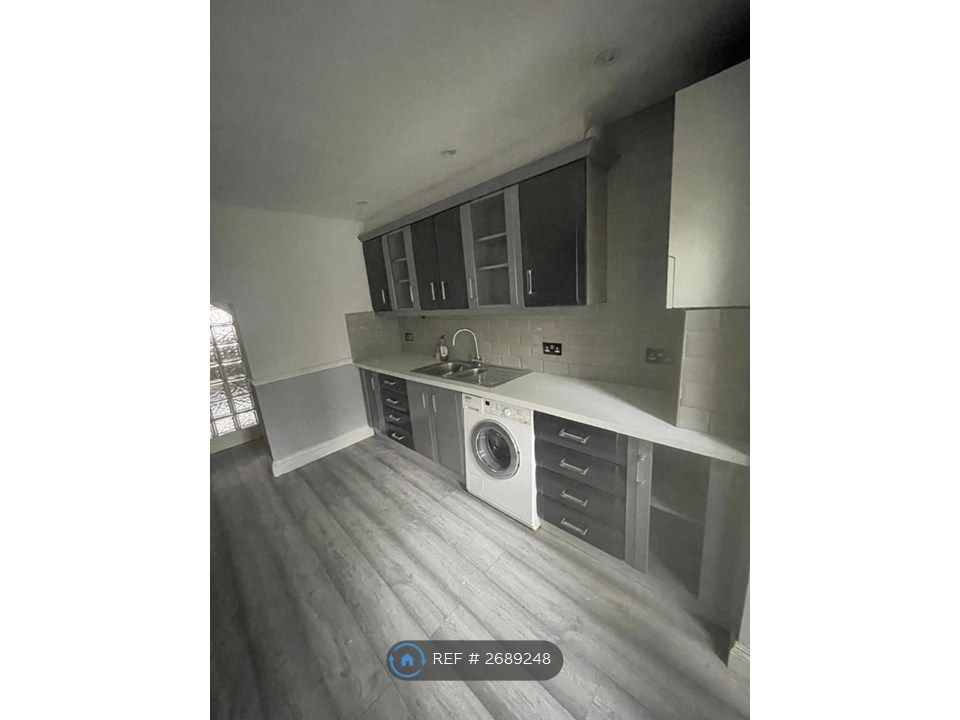 Property photo 2 of 15 Kitchen