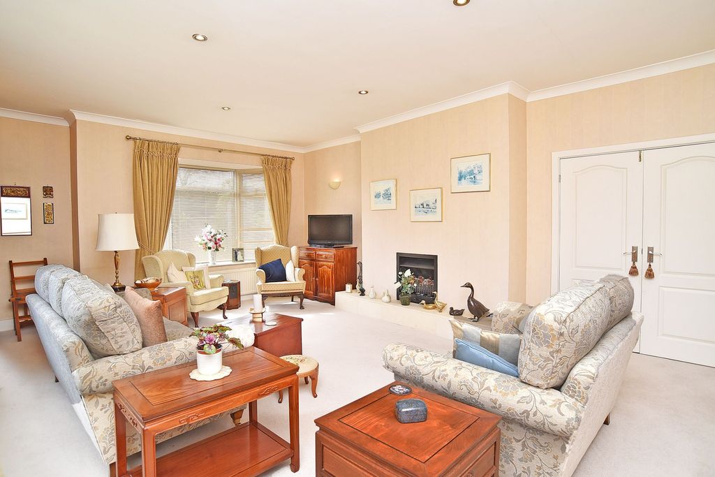 Property photo 3 of 19