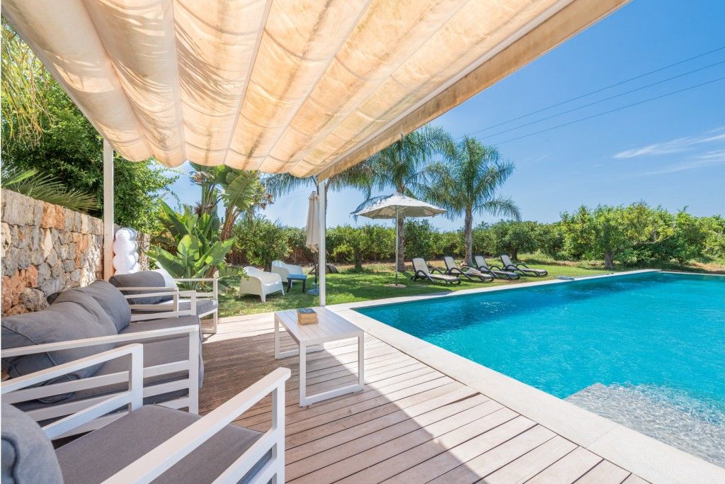 Property photo 2 of 20 Pool And Lounge