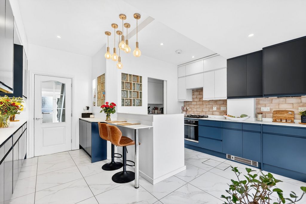 Property photo 2 of 29