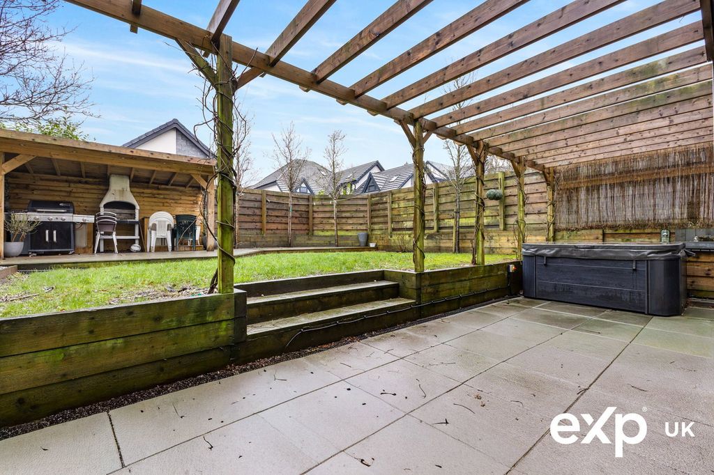 Property photo 3 of 33