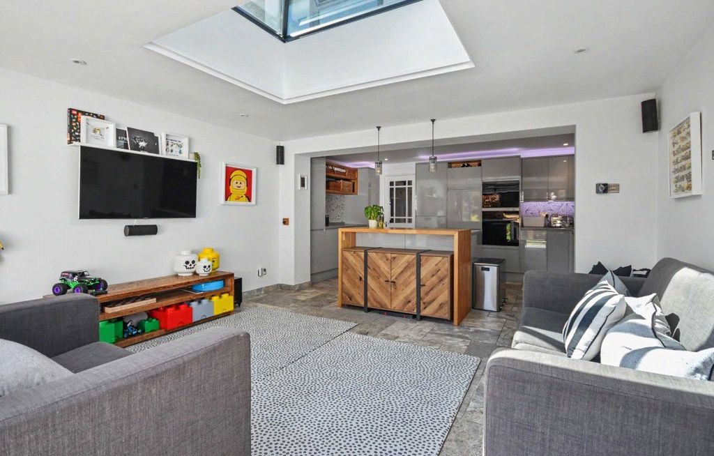Property photo 2 of 13 2