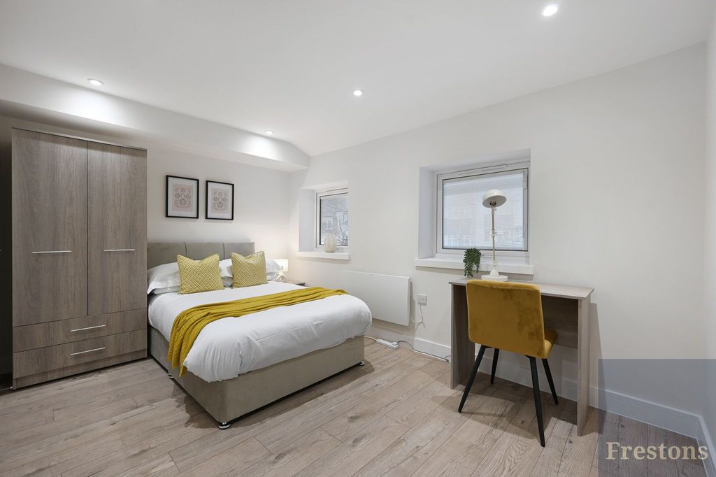 Property photo 1 of 2