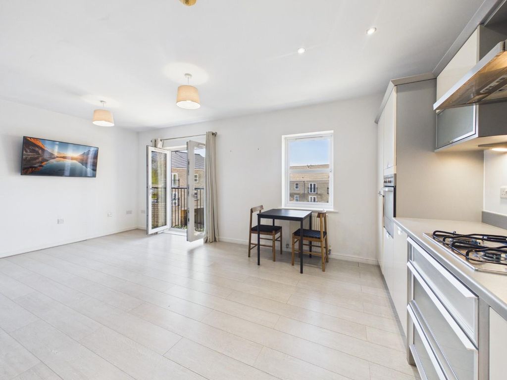 Property photo 3 of 11 Cam04899G0-Pr0328-Still005.Jpg