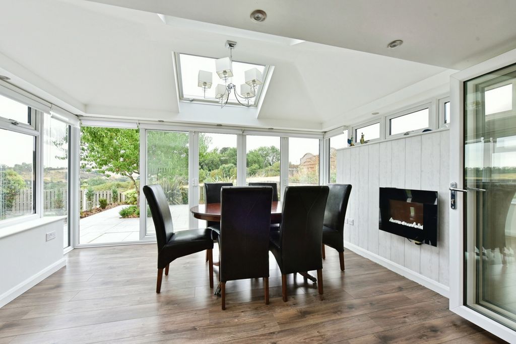 Property photo 3 of 25 Pbox-Img.Jpg