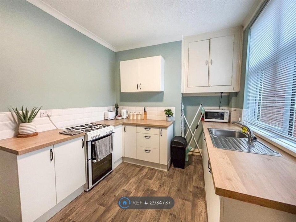 Property photo 1 of 12 Kitchen
