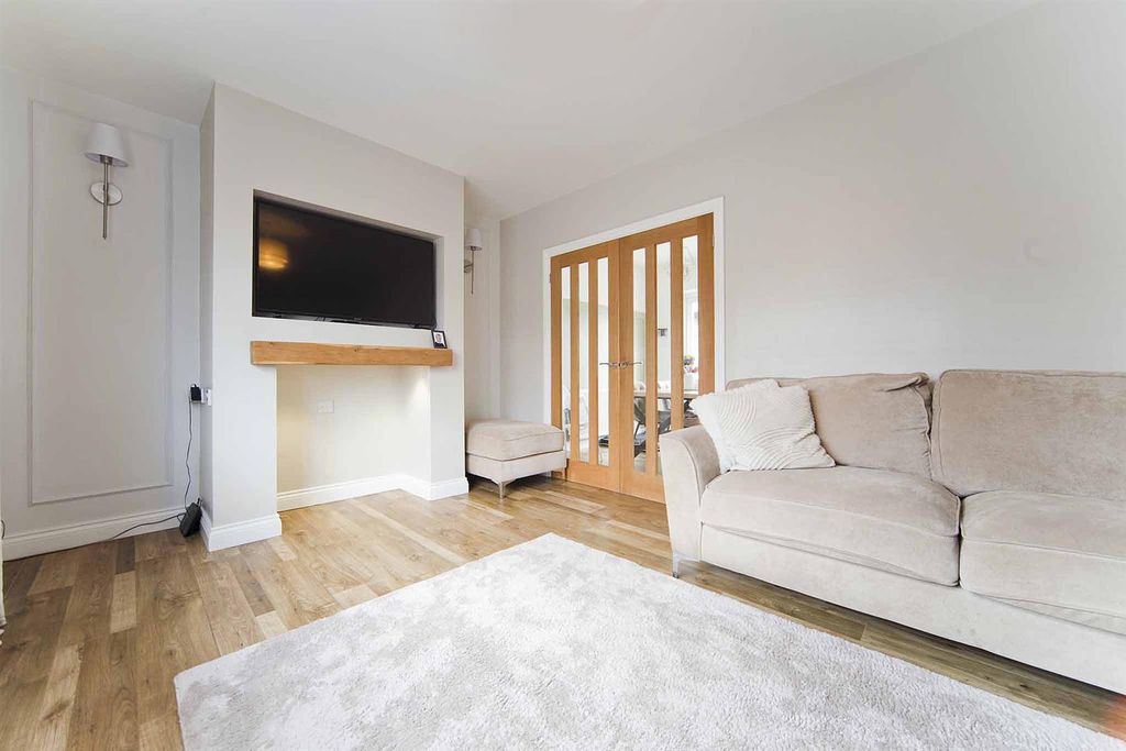 Property photo 2 of 23