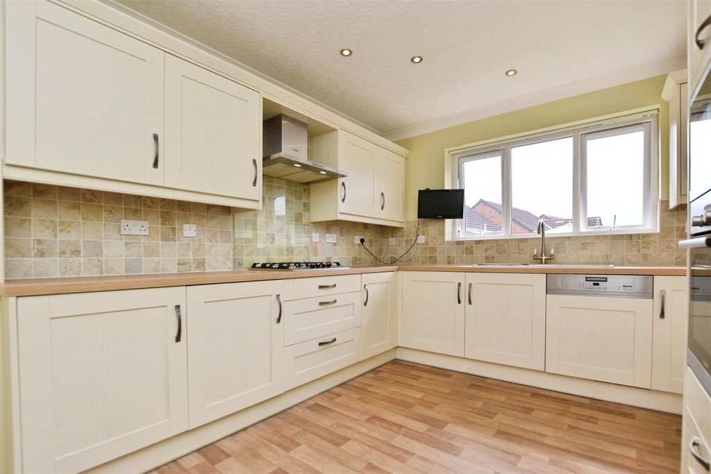 Property photo 2 of 19 Dining Kitchen