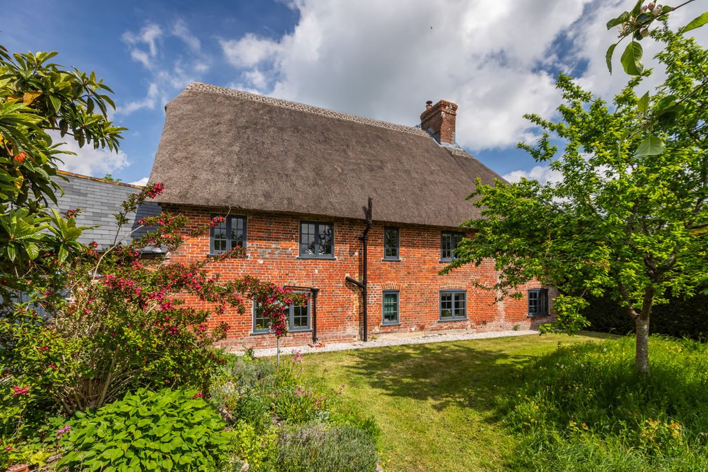 Property photo 2 of 22 Dairy Cottage