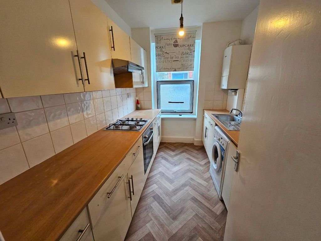 Property photo 1 of 6 2 Bedroom Flat For Rent
