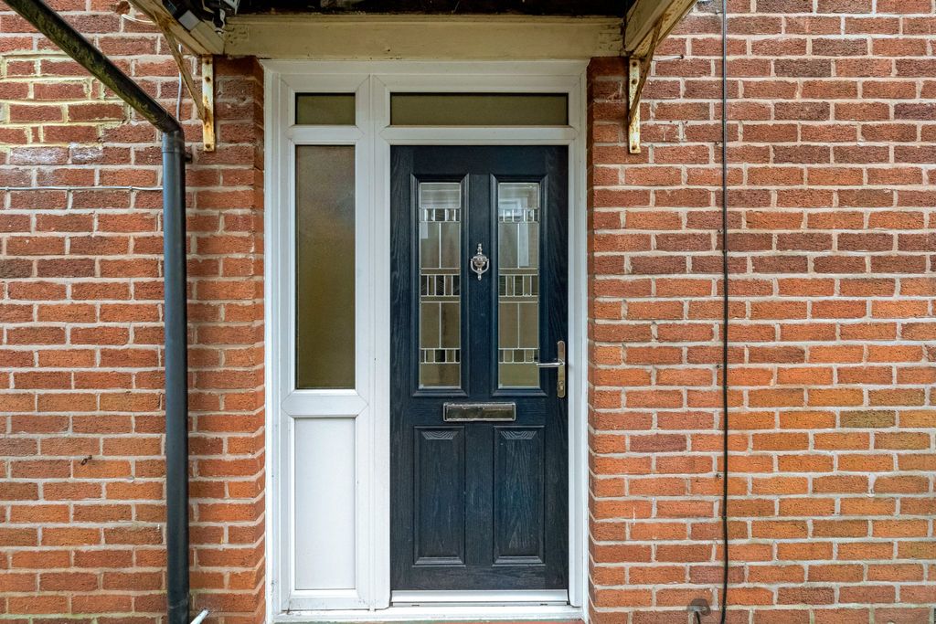 Property photo 3 of 28 Photograph 4