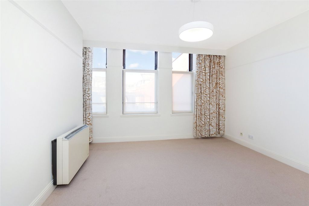 Property photo 2 of 18 Picture No. 04