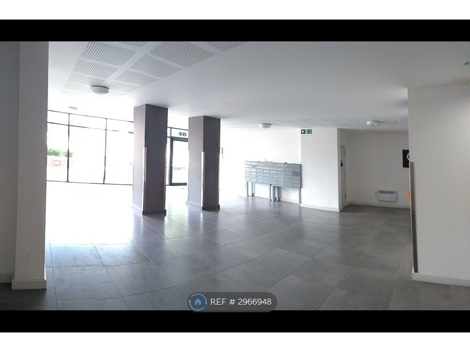 Property photo 2 of 11 Building Entrance Hall