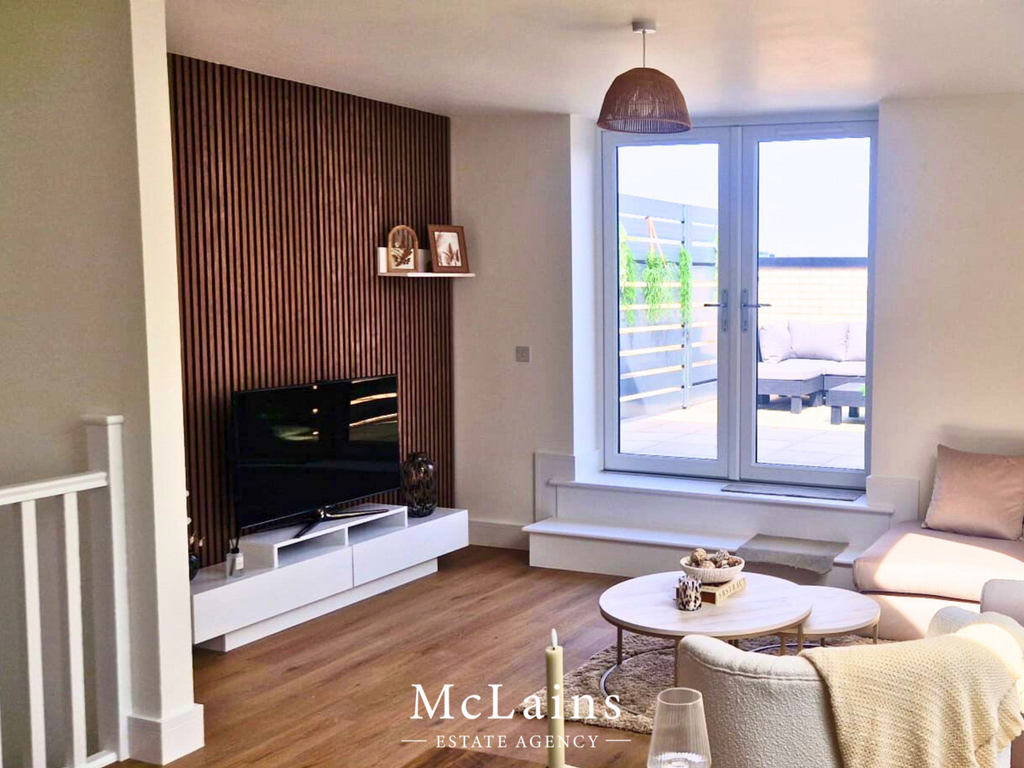 Property photo 1 of 9 Living Room